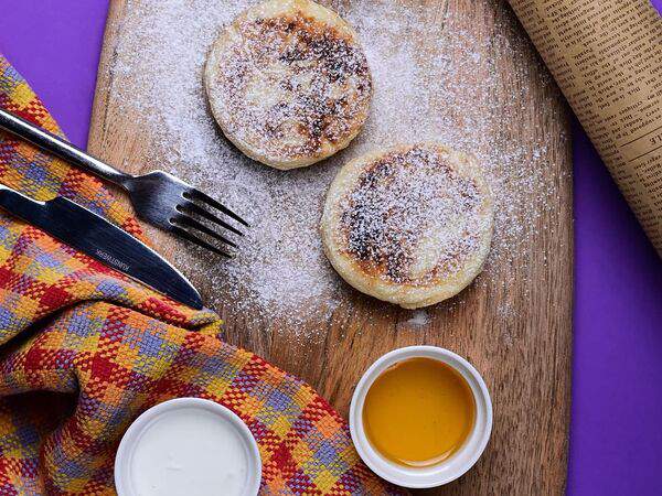 Лакма - Домашние сырники с мёдом и сметаной