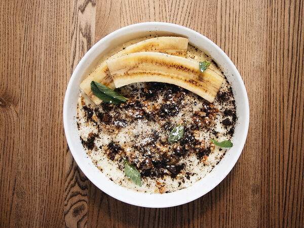 Гнездо - Каша с ореховой гранолой и бананом