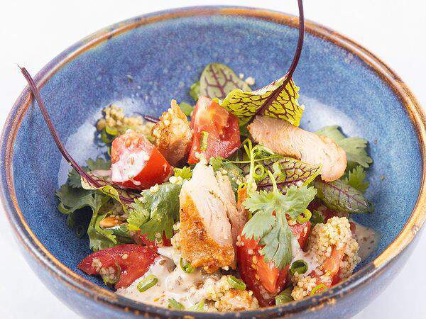 Маммас - Салат с обжаренным цыпленком и томатами