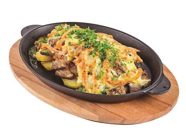 Villa Ченто - Буженина запеченная в грибном соусе