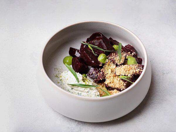 Red wall - Вяленая свекла, молодой сыр и эстрагон