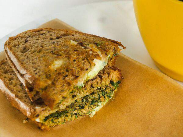 Surf Coffee x 21 - Тост с тунцом