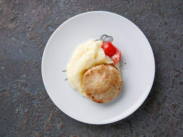 Ресторан Каре - Котлетки из цыпленка с картофельным пюре