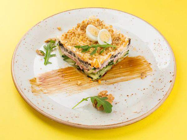 Tulum - Салат с ветчиной, грибами и грецким орехом