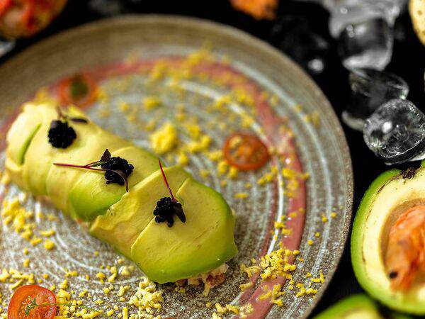 Ресторан Строгов - Нежный салат с камчатским крабом и авокадо