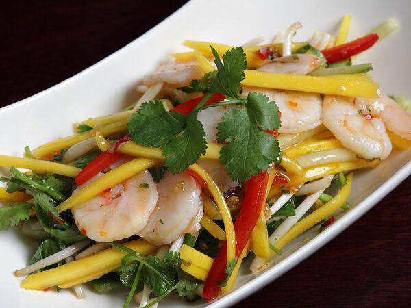 Китайская грамота - Салат с креветками и манго