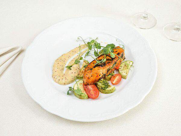 Сенкевич - Филе лосося с овощами и горчичным соусом