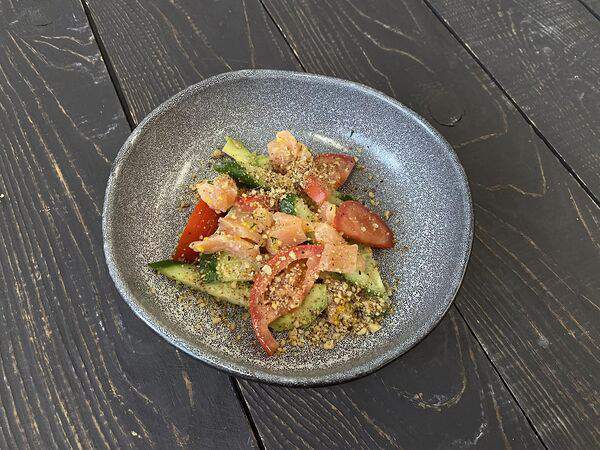 Freshfood - Салат с авокадо и форелью