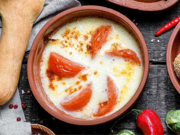 Хачапури тётушки Марико - Запеченный сулугуни с томатами