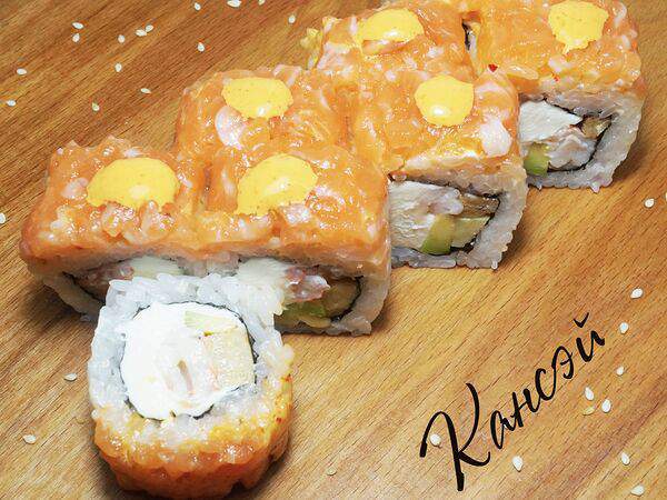 Кансэй - Ура маки Сяке спайси ролл