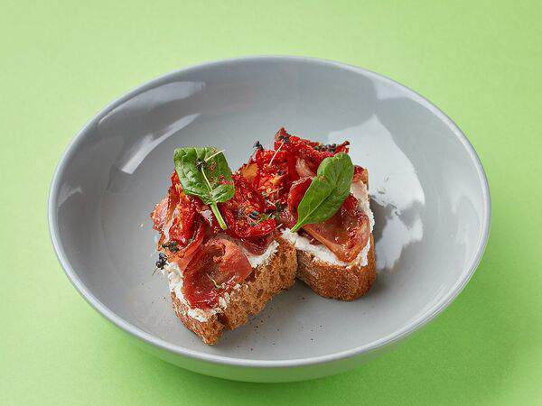 Фартук бистро - Брускетта с беконом из утки