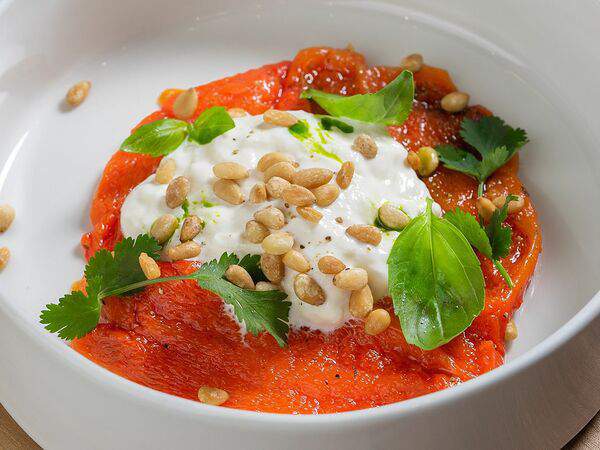 Разжигатели - Запечённый перец с оливковым маслом, страчателлой и кедровыми орехами