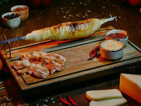 Тандырмания - Хачапури на вертеле с сулугуни и беконом