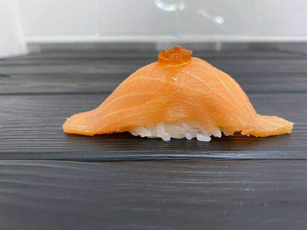 Crystal Sushi & Rolls - Нигири с семгой