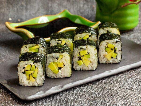 Большие Тарелки - Ролл с авокадо