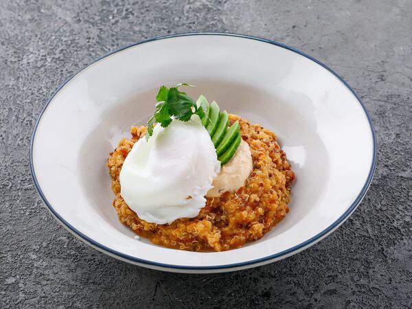 Стейк By Steak - Томатное киноа с яйцом пашот