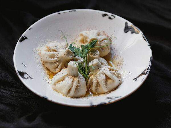 Инжир - Хинкали с крабом под соусом качо э пеппе