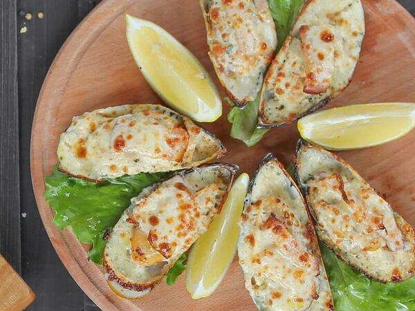 Традиции вкуса - Мидии запеченные под сыром