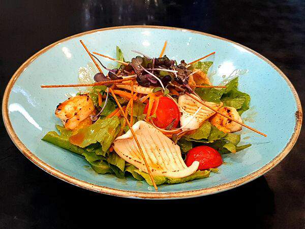 Toplivo - Теплый салат с морепродуктами