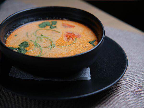 Ribs - Том ям с креветками и кальмарами