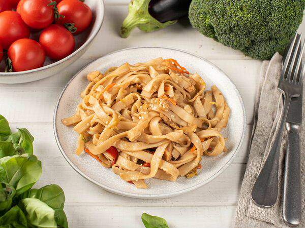 Бахетле - Лапша вок с курицей и овощами