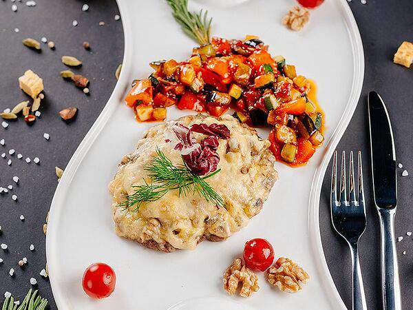 Гастро-бар Hearts - Телятина с грибным гратеном