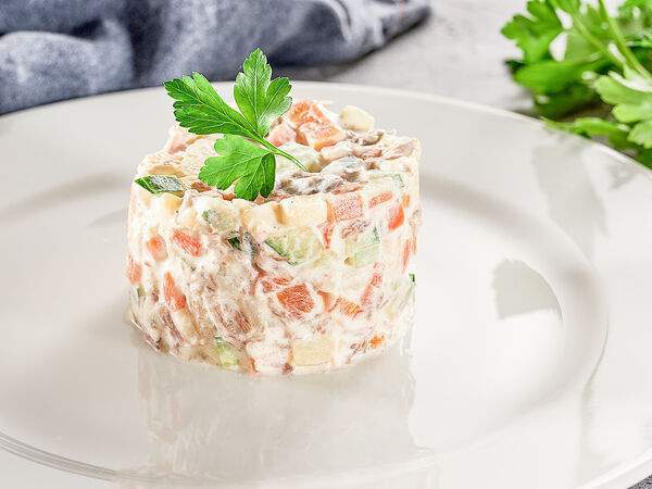 Кафе 24 - Салат Оливье с говядиной