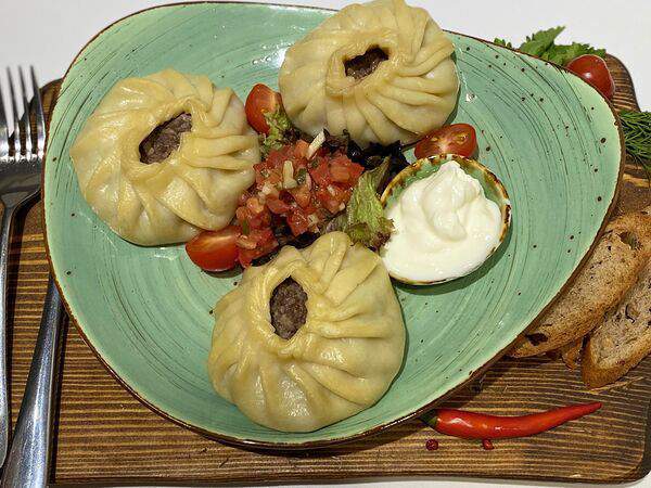 Чемодан - Манты из говядины с картофелем и сметаной