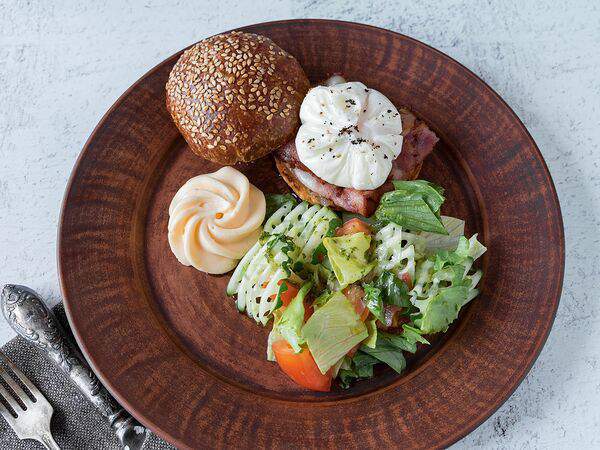 Нельзя - Бенедикт на бриошь