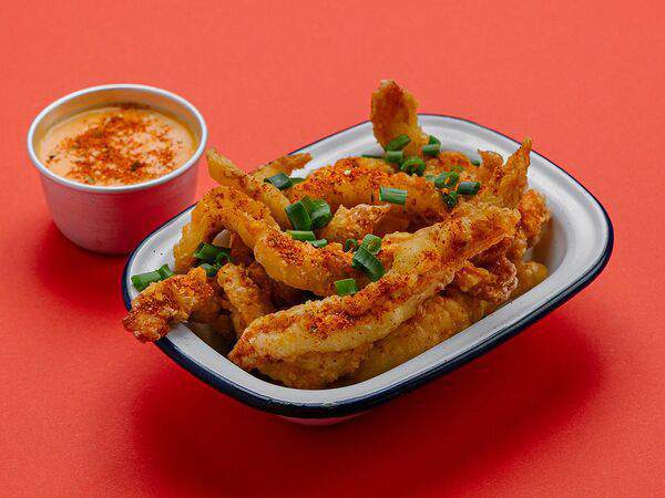 Щегол - Стрипсы из цыплёнка с соусом бэнг бэнг