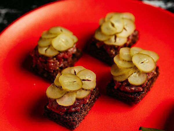 Сияние - Мини-брускетты с тартаром из говядины