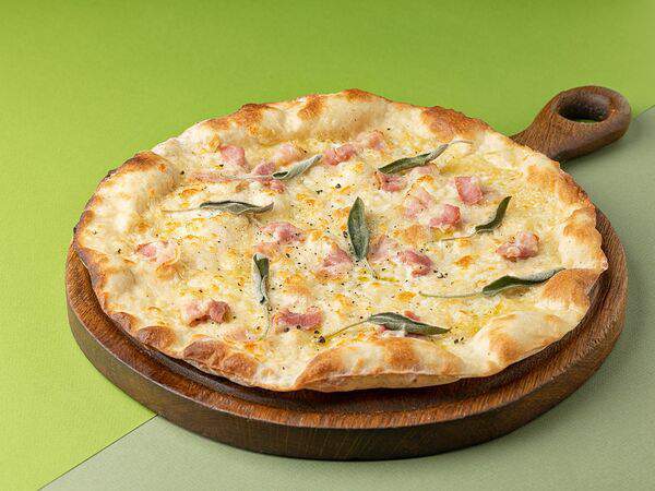 Osteria Mario - Фокачча с беконом, моцареллой и шалфеем