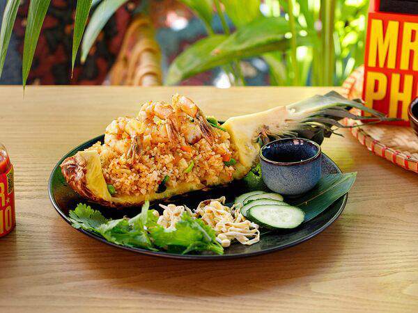 Mr Pho - Жареный рис с креветками и ананасом