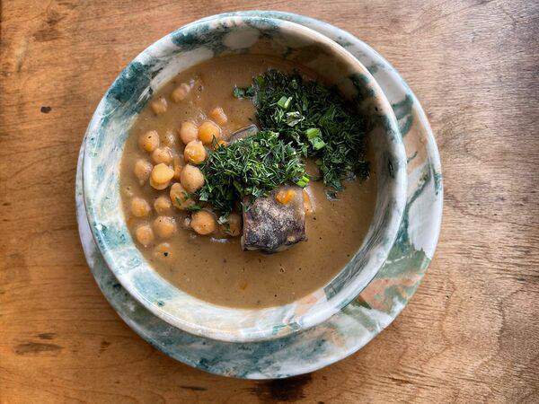 Мясной ресторан Скотина - Гороховый суп с копчеными свиными ребрами из смокера