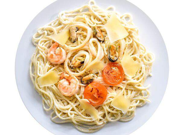 Дом еды - Спагетти с морепродуктами в сливочном соусе