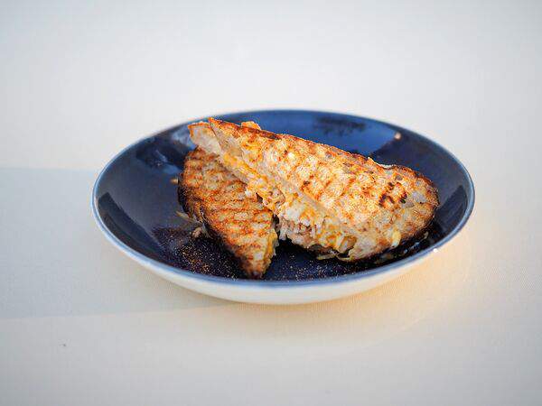 Coffeeline - кофе и еда - Гриль-чиз с беконом или курицей