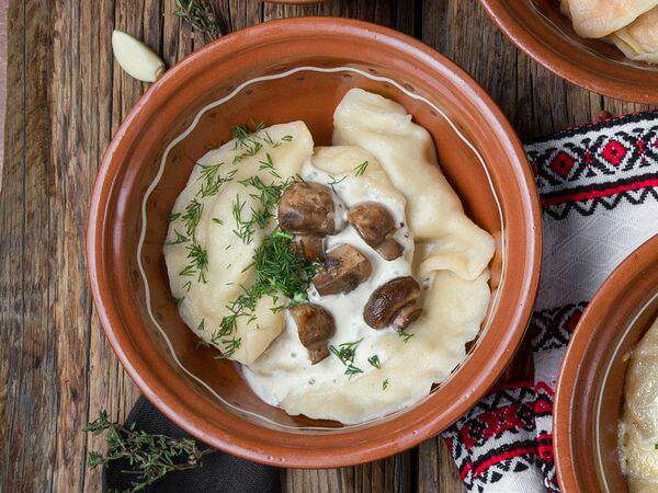 Корчма Хуторок - Вареники со свининой и грибным соусом