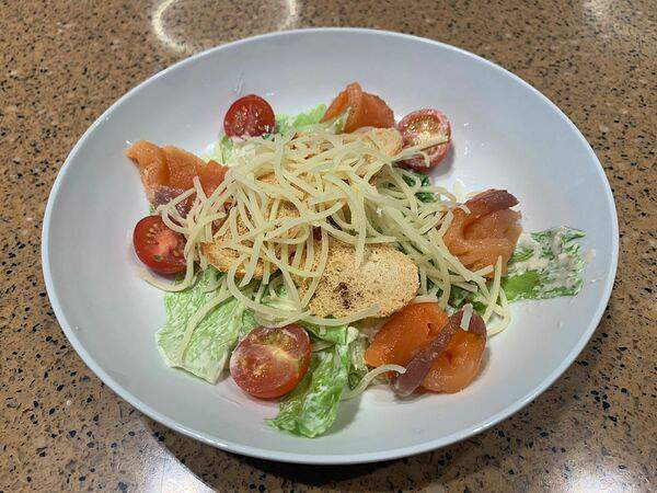 Суши-бар Филадельфия - Салат Цезарь с семгой