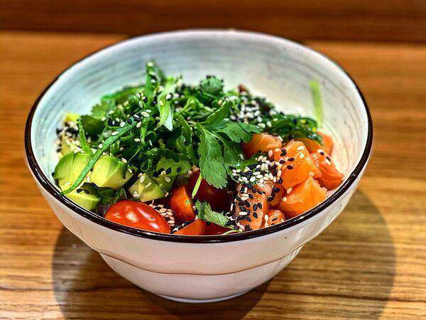 SoupRamen Izakaya - Поке с лососем