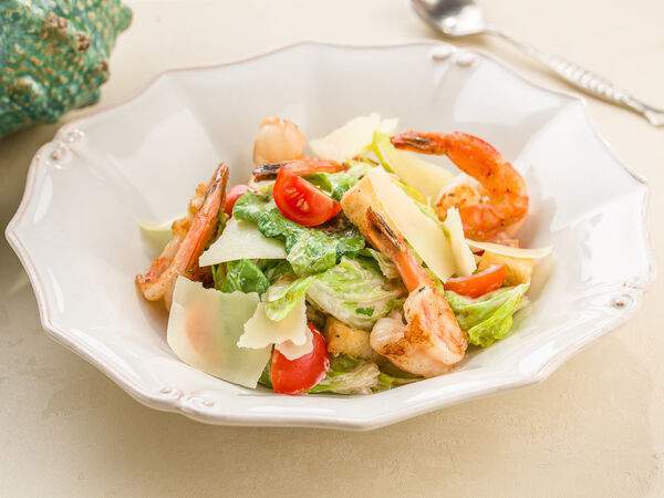 Ресторан Карбонара - Салат Цезарь с креветками