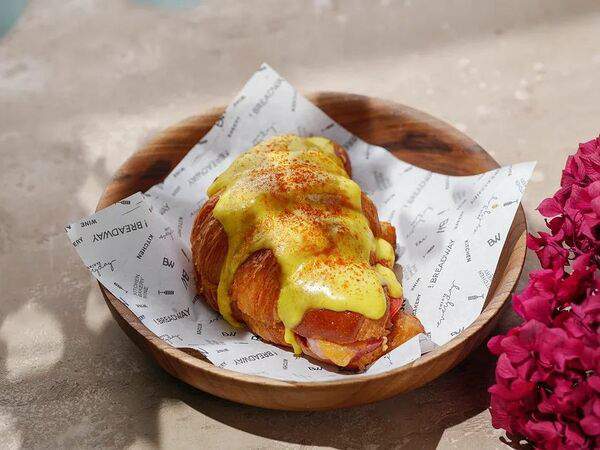 Breadway-cafe - Круассан с салями