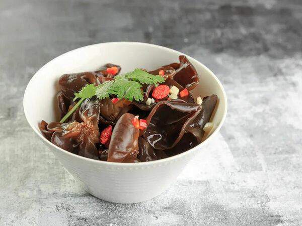 Ем Том Ям - Салат с древесными грибами