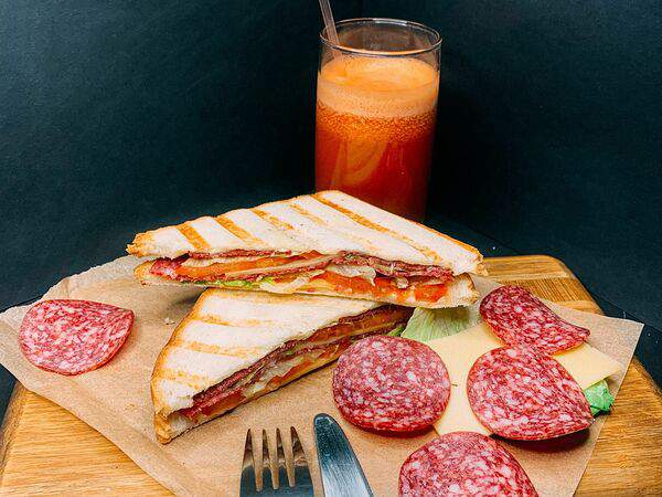 Fresh Market - Сэндвич с колбасой