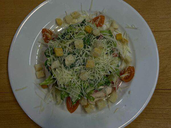 Караоке-бар Самовар - Салат Цезарь с курицей