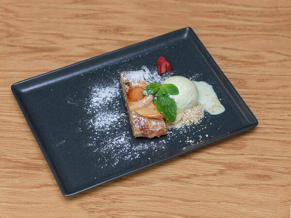 Bonjour Éléphant - Штрудель Яблочный с ванильным мороженым