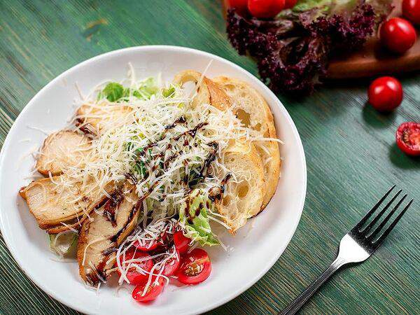 Бахор - Салат Цезарь с курицей