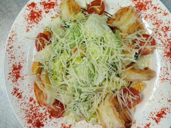 Бакинский дворик - Салат Цезарь с креветками