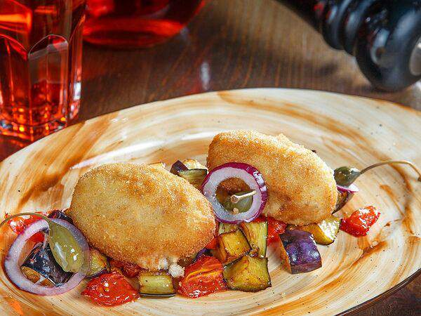 Таверна Старый Томас - Крабовые котлеты с овощным рататуем