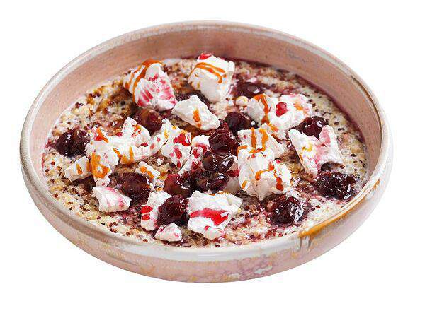 Сахар - Каша киноа на кокосовом молоке с соленой карамелью и меренгой