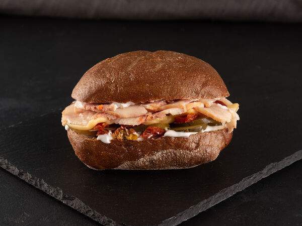 Лаўка - Куриный рулет и маринованный огурец